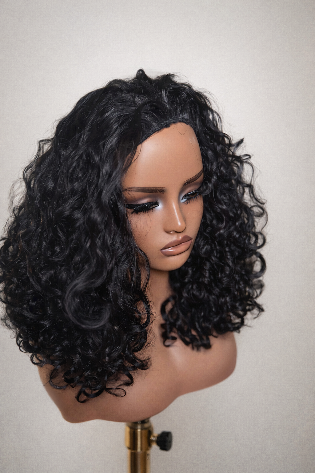 BOUNCY WIG